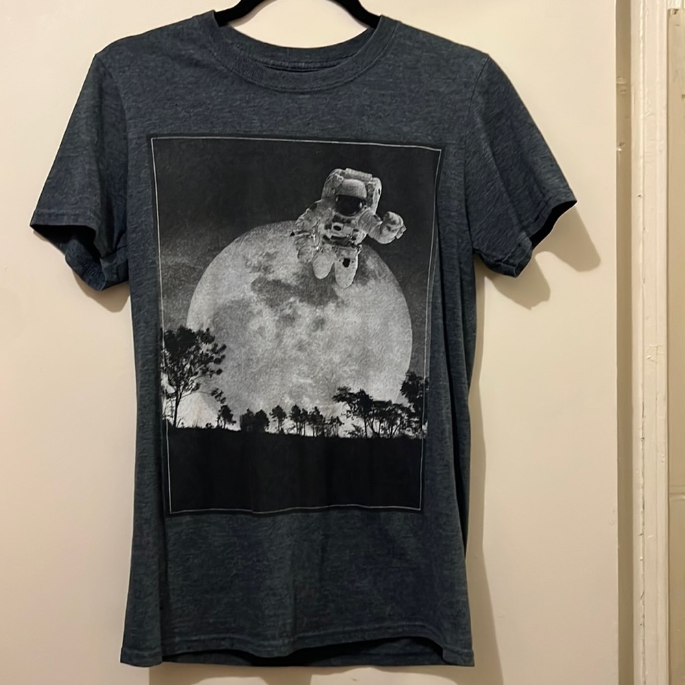Space man graphic tee